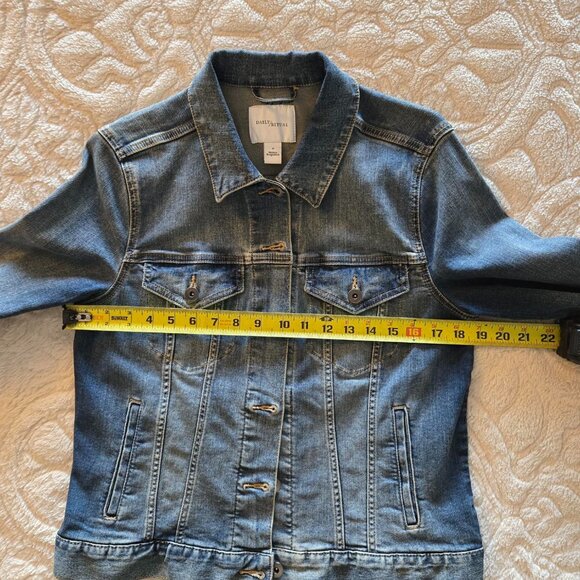 Daily Ritual Women’s Blue Denim Jacket Size M Button Front Pockets Collared - Picture 8 of 9